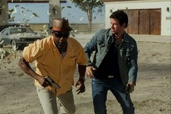 Denzel Washington and Mark Wahlberg learn to work together in top 2013 action film, 2 Guns